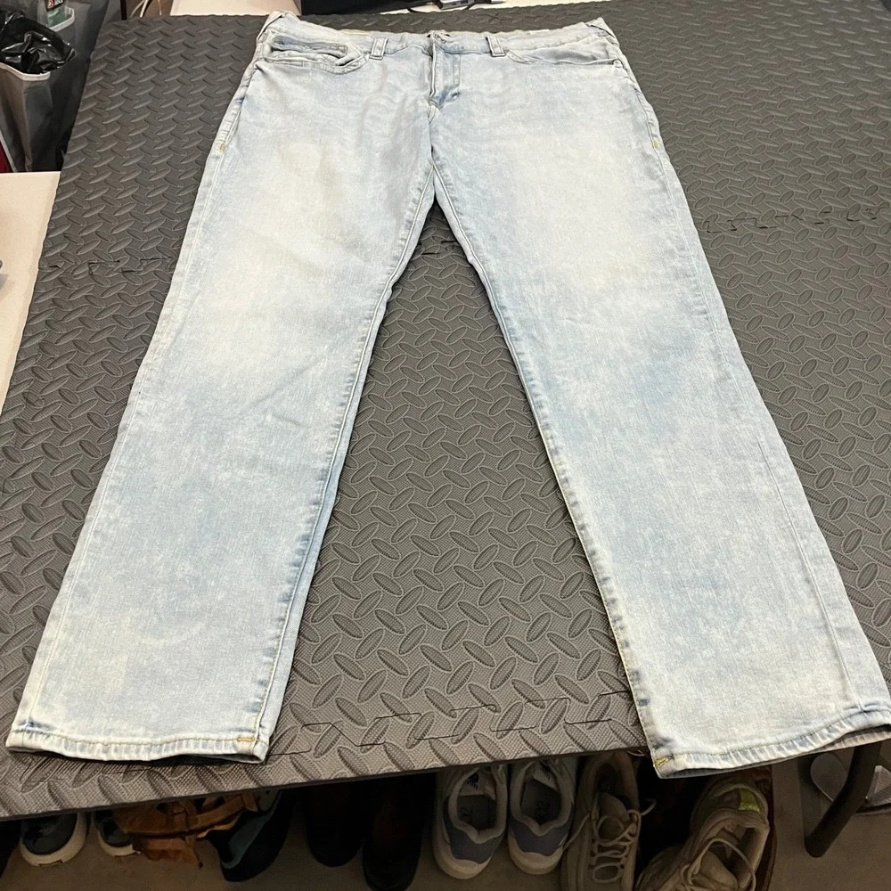 True Religion Geno Relaxed Slim Mens 42 Light Blue Flap Pocket Denim Jeans